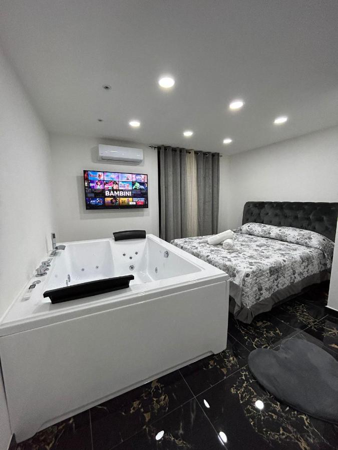 نابولي Giovanni Luxury Suites المظهر الخارجي الصورة